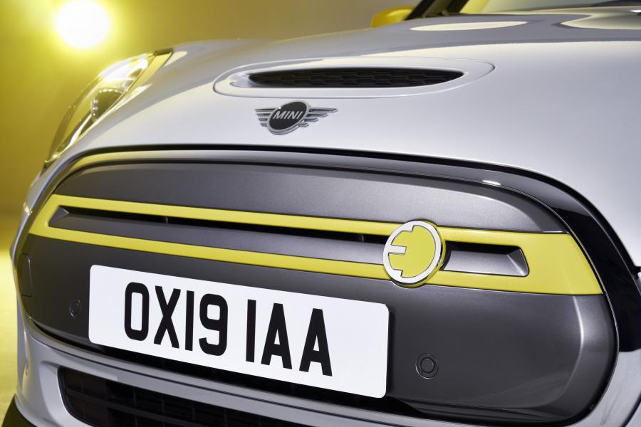 Детали экстерьера Mini Cooper SE (F56) 2019 года  (WW) (фото 104 из 132)